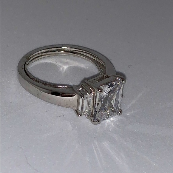 CZ Stunner! Square Cut Center Stone SPARKLE! 8/9 - Picture 2 of 3
